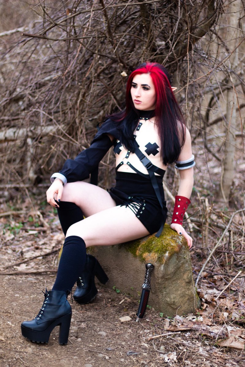 xjay_cosplay's tweet photo. Random Elf OC 🖤🗡 :>

#goth #selfie #cosplay #cosplaygirl #photooftheday #cosplayer #cosplaying #cosplayphotography #gothgirlfriend #gothfashion https://t.co/Hpz8d47uDy