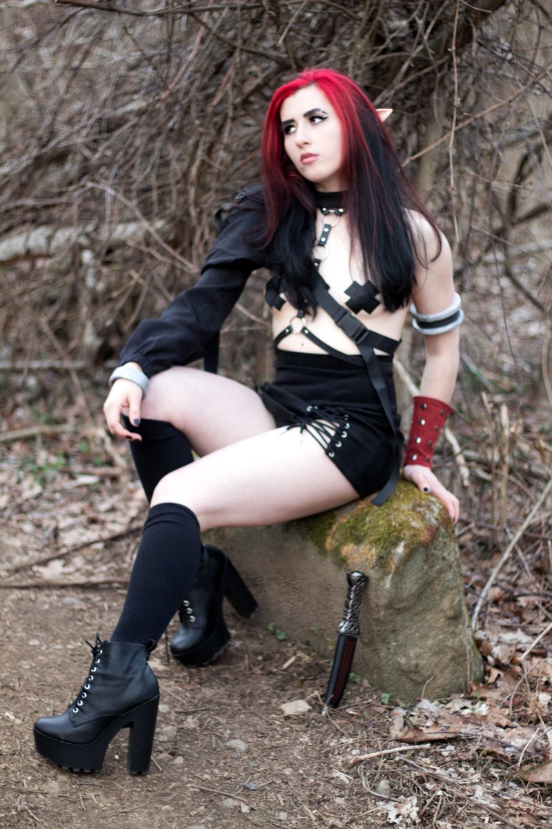 xjay_cosplay's tweet photo. Random Elf OC 🖤🗡 :>

#goth #selfie #cosplay #cosplaygirl #photooftheday #cosplayer #cosplaying #cosplayphotography #gothgirlfriend #gothfashion https://t.co/Hpz8d47uDy
