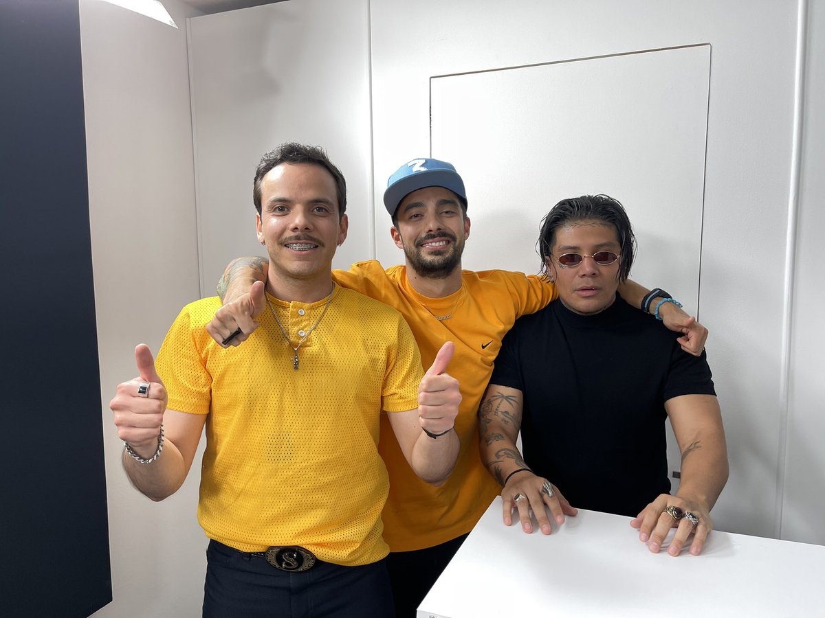 En Cortinas sin <a href="/LuisitoComunica/">Luisillo El Pillo</a> <a href="/JuanBertheau/">Berthungas 5000</a> <a href="/GoGoldenJunk/">Go</a> 😀👍🏼