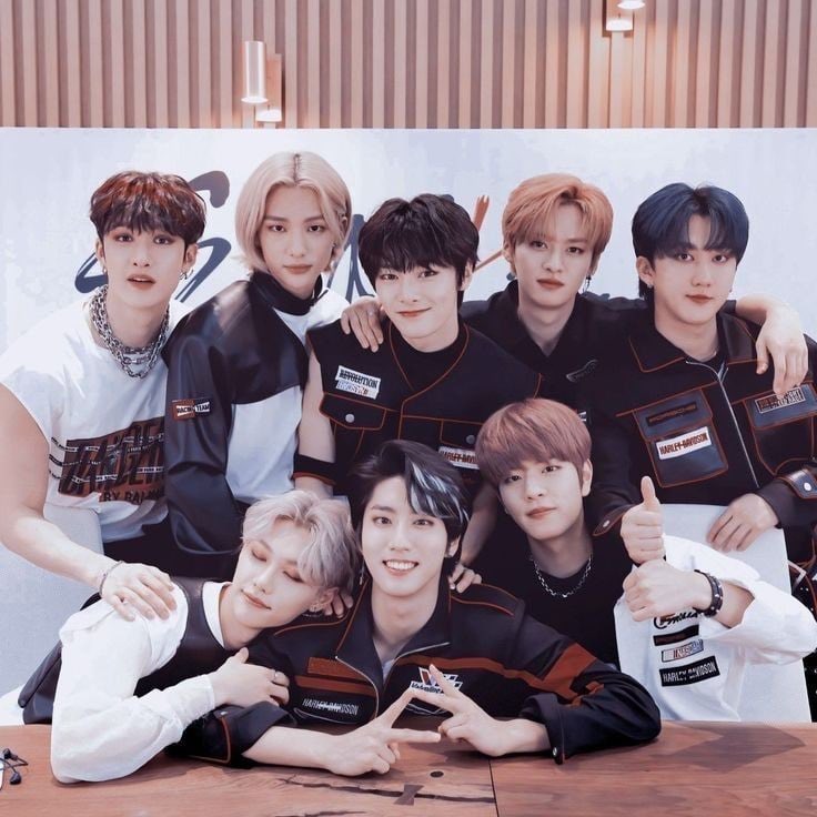 BbokiiAri's tweet photo. I'm proud to be STAY💕!
Hi, my name is Olya and I love Stray Kids very much, I want to find friends who, just like me, will be happy for every victory of these insanely talented boys!) And yes, I'm from Russia;) 
I love you❤️
Я люблю тебя ❤️
사랑해❤️ https://t.co/zDDJmdCwN6