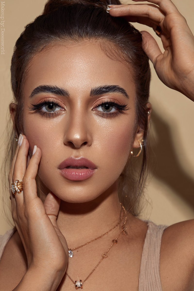 Dalal_Aziz's tweet photo. لوك صيفي جديد..
New makeup look
#makeup #makeupartist #MakeupTutorial #freshmakeup #flawlessmakeup #ميك_اب #ميكب #ميكاب #مكياج #ميك_اب_ارتست #تتوريل #ميك_اب_تتوريل #شارلوت_تيلبري #مكياج_ناعم #ميك_اب_ارتست_الرياض https://t.co/k2BCAGb0hw