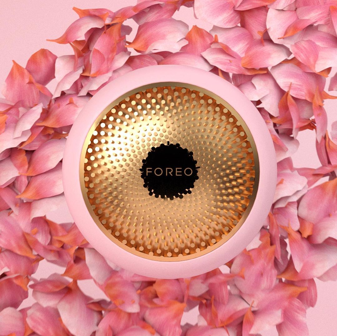 MorganaStudios's tweet photo. 👀 A few stills of one of our latest project featuring FOREO UFO 2! From being splashed in Manuka Honey, covered in Bulgarian Rose and surrounded with Green Tea Leaves.
☝️ We will post the full video soon!
#redshift3d #cinema4d #foreo #foreoufo2 #motiongraphics #3d https://t.co/OzzUs9ai94