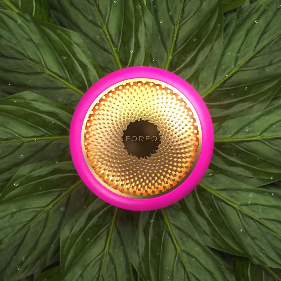 MorganaStudios's tweet photo. 👀 A few stills of one of our latest project featuring FOREO UFO 2! From being splashed in Manuka Honey, covered in Bulgarian Rose and surrounded with Green Tea Leaves.
☝️ We will post the full video soon!
#redshift3d #cinema4d #foreo #foreoufo2 #motiongraphics #3d https://t.co/OzzUs9ai94