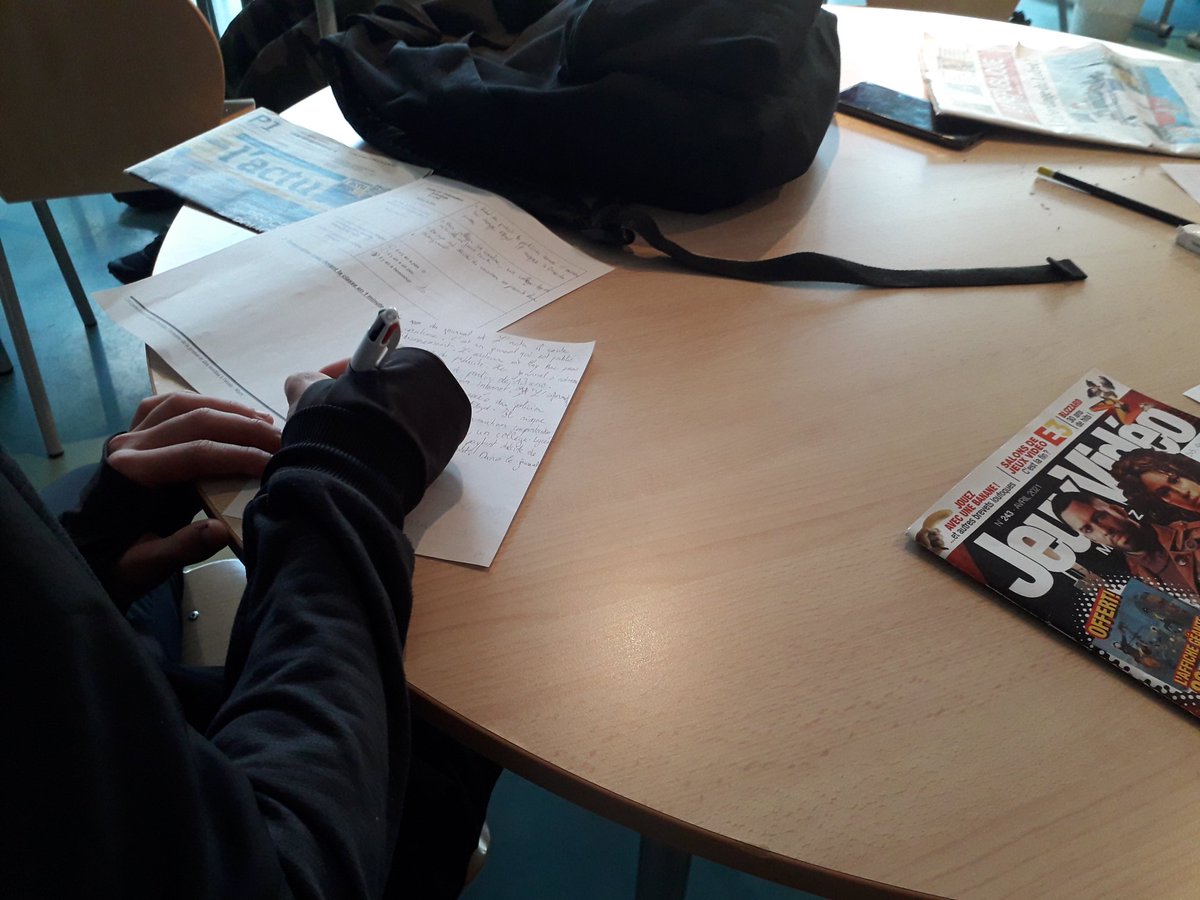 Doc_Gaudier's tweet photo. #SPME2021 Cet après-midi on continue avec les 2des #bacpro #tisec : #baindepresse #jesuisprofdoc https://t.co/VLPBJ3U9rx