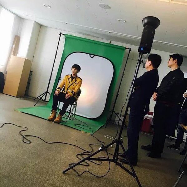 btsarmy2018x's tweet photo. Jungkook getting his school photo taken and manager Sejin watching, I’m devastated 😭 https://t.co/a86ZAFyf8t