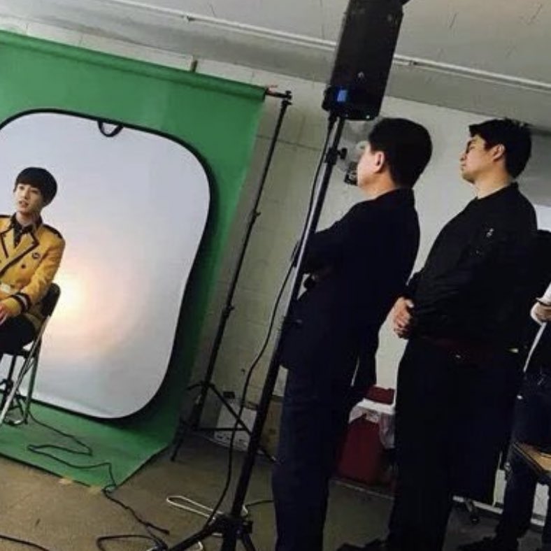 btsarmy2018x's tweet photo. Jungkook getting his school photo taken and manager Sejin watching, I’m devastated 😭 https://t.co/a86ZAFyf8t