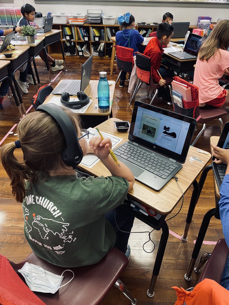 MsLynnNSE's tweet photo. Our class loves using Epic Books to research our animal!! #March21NSE https://t.co/JrczJcup2S