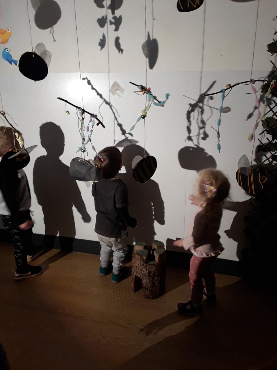 AshbridgeMaxy's tweet photo. "It's my shadow" "it is something like bee" "it's all of me" "that's my picture" Magpies visted the #lightandshadowstudioatmaxy for the first time.  They discovered very visible shadows of themselves and were absolutely amazed! #MagpiesAtMaxy #shadowplay #lightandreflection https://t.co/bfDuHfdoCN