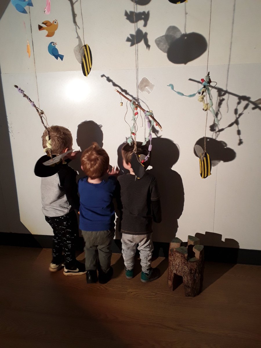 AshbridgeMaxy's tweet photo. "It's my shadow" "it is something like bee" "it's all of me" "that's my picture" Magpies visted the #lightandshadowstudioatmaxy for the first time.  They discovered very visible shadows of themselves and were absolutely amazed! #MagpiesAtMaxy #shadowplay #lightandreflection https://t.co/bfDuHfdoCN