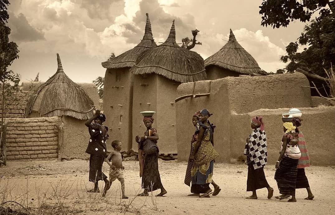 afrodyssee's tweet photo. MALIAN SKETCHES
Majestic takes of Malian scenes. 1992. By Roberto Nencini @robertonencini #robertonencini #ruralafrica #dogon #mosque #90s #africanlandscapes #mali #africa #geneva #afrodyssee https://t.co/7wo6MyKf4C