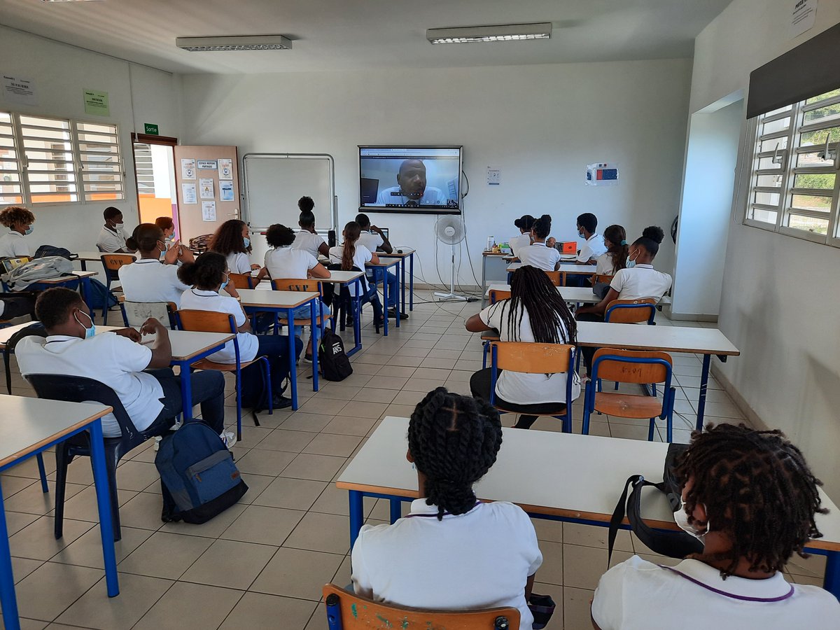 CPlacoly's tweet photo. Du 22 au 25 mars 2021 participation du collège Vincent PLACOLY à une action innovante proposée par l'ONISEP : "UN STAGE PAS COMME LES AUTRES" . Des "lives" avec des professionnels de grandes entreprises situées en Martinique, Guadeloupe et Guyane. https://t.co/jXf1Z6nokn