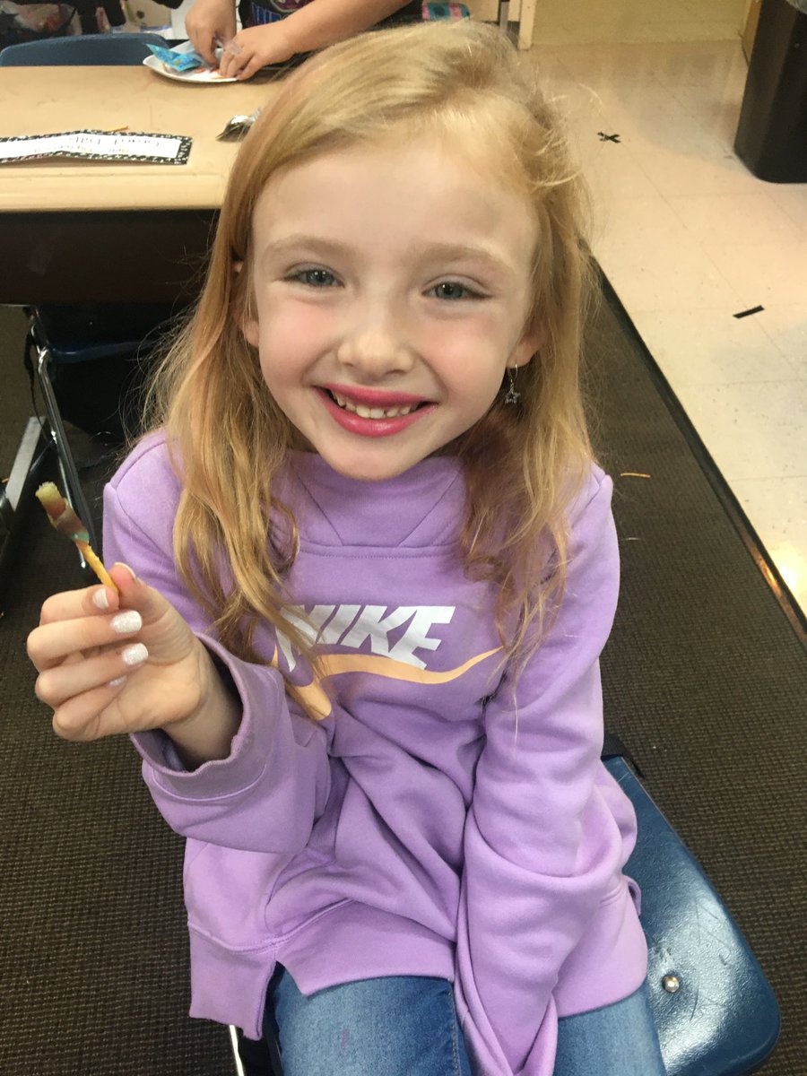 JackPNixSchool's tweet photo. 1st grade students at Jack P. Nix followed a recipe to make tulips today!!🌷 #whitecomagic https://t.co/mzT0KPOBVU