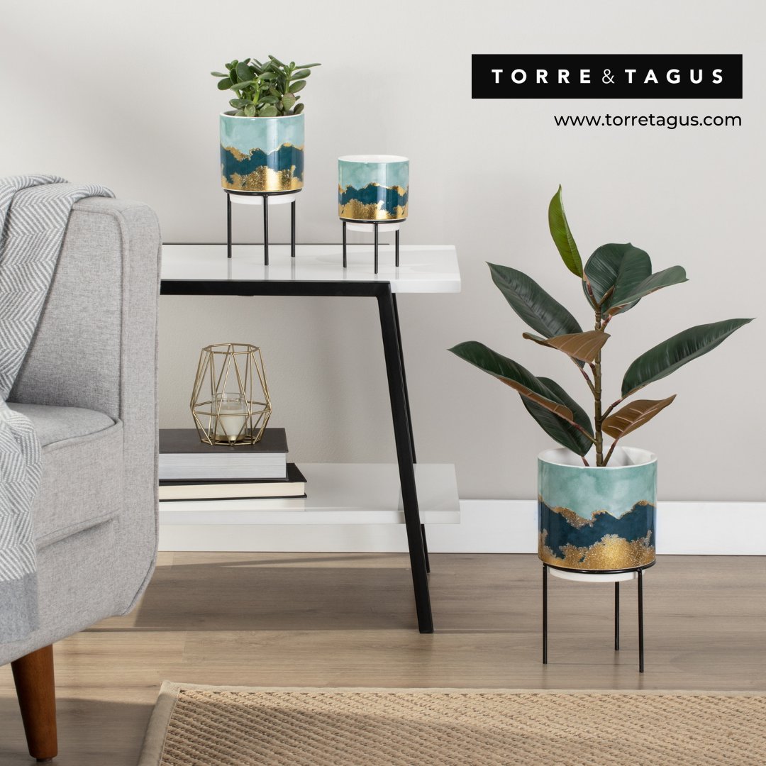 TorreAndTagus's tweet photo. Spring is here and we're all about planters! What better way to showcase your favorite plants than with the Gilded Agate or Mesa Diamond Glazed Ceramic Drop Pot Planters. 
#torreandtagus #homedecor #planters #plants #spring #decorator #interiordesign #designer https://t.co/ZdBjzW6vWm
