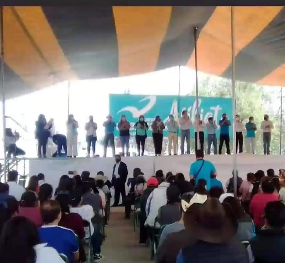 AngelesyCamotes's tweet photo. Paga 300 pesos a quienes arriesguen su vida y acudan a su evento. Así @josecruz_sr aprovecha la necesidad del pueblo de #Amozoc

https://t.co/LWCzdddQXd https://t.co/SagkKulaNa