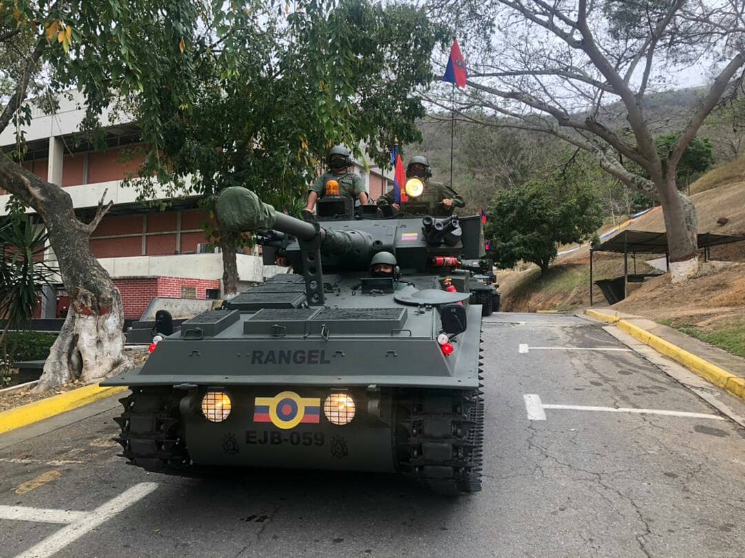 ejercito_ve's tweet photo. El Ejército Libertador se llena de orgullo por haber sacado al ruedo en perfecta operatividad los tanques: Caro, Rangel, Pantaleón y Vasquez, 4 inmortales héroes de Carabobo que volverán a ser invictos, si logramos arreglar 4 tanques más, solo Unidos Venceremos. https://t.co/lLxUb4q86r