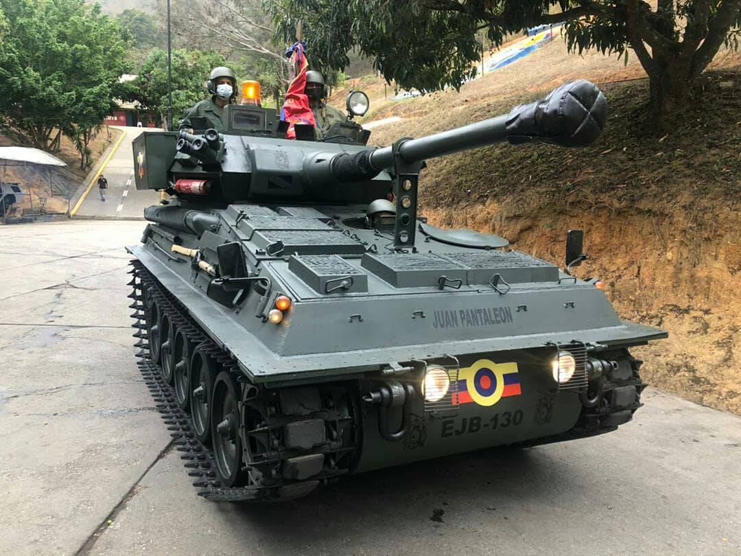 ejercito_ve's tweet photo. El Ejército Libertador se llena de orgullo por haber sacado al ruedo en perfecta operatividad los tanques: Caro, Rangel, Pantaleón y Vasquez, 4 inmortales héroes de Carabobo que volverán a ser invictos, si logramos arreglar 4 tanques más, solo Unidos Venceremos. https://t.co/lLxUb4q86r