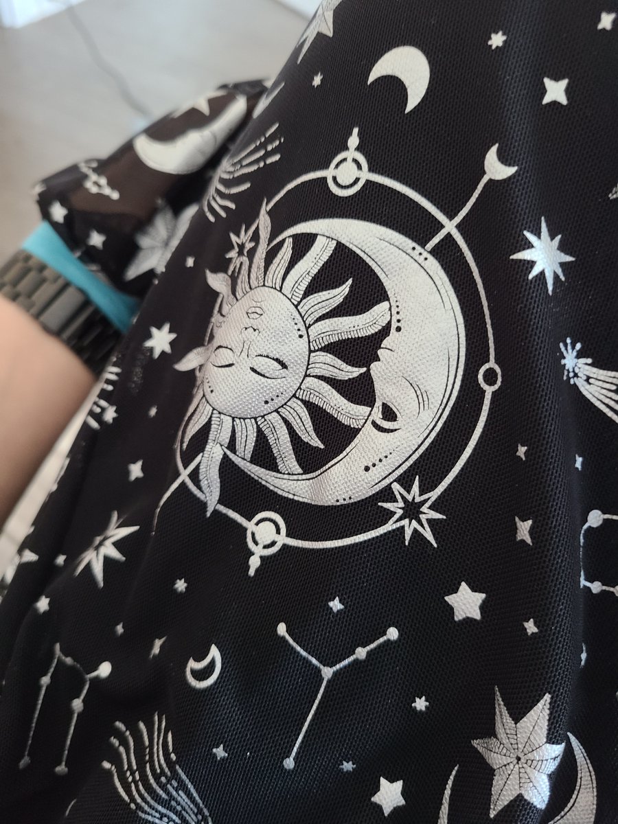Tryphyna's tweet photo. @RobynMFrancis @zombieattak @ms_ladyblue12 Silvery foil print... https://t.co/DWg5Eya3Fo