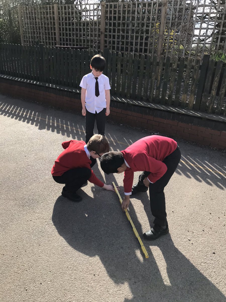 WhetstoneYear3's tweet photo. This afternoon, we have been exploring shadows ☀️ https://t.co/ZgRZVnFgC2