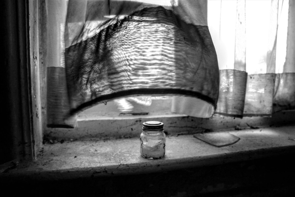 Clarky1503's tweet photo. #A #windy #day #inside #the #abandoned #and #now #sadly #demolished #coldalhurst #farm #in #astley #Wigan
#Urbex #blackandwhite #blackandwhitephotography #window #windows #windowsill #nets #net #netcurtains #daylight #grime #dirt #dust #history #heritage #gone https://t.co/3G5vhErWIv