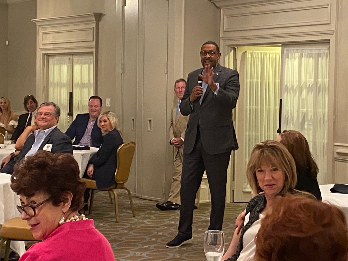 jfradioshow's tweet photo. Great job in ATL last night @vernonjonesga at #WMLB AM1690 #GodzillaOfTruth launch party! @vernonjonesusa strongly hinting at a run for #GeorgiaGovernor Vs. @BrianKempGA We fully anticipate #45 to endorse! #RunVernonRun See ya, Kemp. #SoldOutTrumpVoters https://t.co/caVxVIn5xi