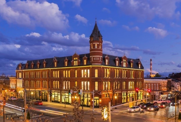 After burning down in 2003, the historic Carlisle Building’s 2015 renovation served as a catalyst for downtown’s reinvigoration. The project, originally built in 1885, was developed by  @Chesler_Group, designed by Schooley Caldwell, & Adena Health System leases it.  #GOPCThread