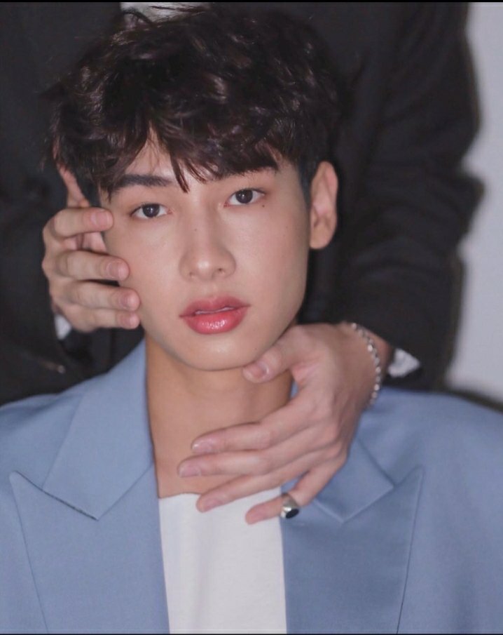 Offgun au in which Off and Gun are fuck buddies but off catches feelings. On the day that he was about to confess, Gun disappeared without any trace. Years later Gun come back with twins in his arms.