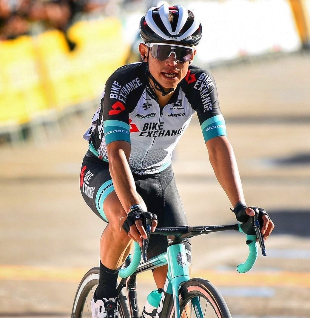 ciclismo_solo's tweet photo. Esteban Chaves, gana la etapa reina d ela Vuelta a Catalunya. El colombiano del Bike Exchange atacó a pocos kilómetros de meta. #VoltaaCatalunya100 #Chaves #Colombia #Chavito https://t.co/AKz5bv2SGJ