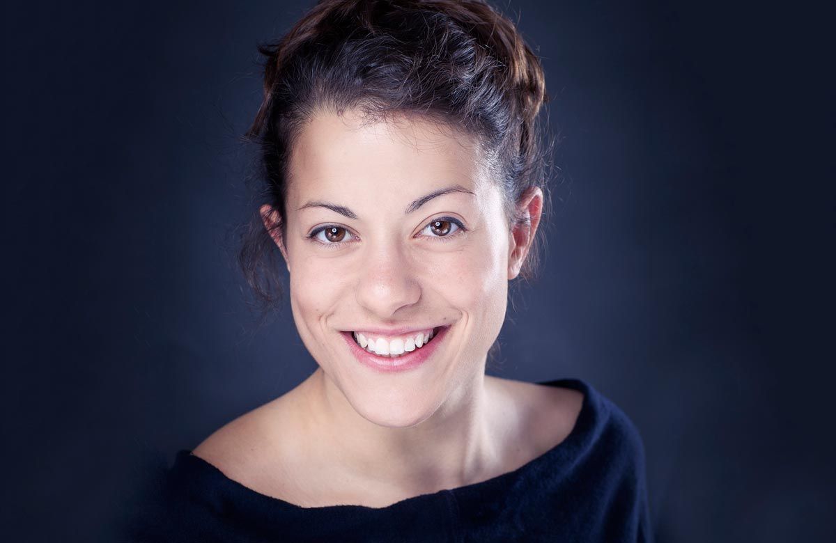 TheStage's tweet photo. Drama school @ArtsEdLondon is introducing intimacy training, led by @YaritDor, and a British Sign Language course for its acting students, as part of ongoing efforts to reimagine its curriculum https://t.co/4vmAJ4q6M0 https://t.co/7UHkOhb6um