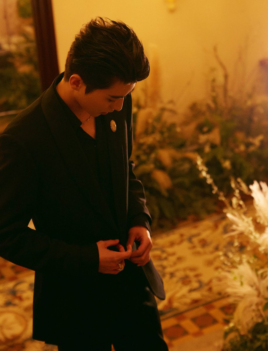 AlwaysCaiXukun's tweet image. 210325 #DeBeers X KUN

De Beers Jewellers Ambassador Cai Xukun wore Namib Wonder set in #ReflectionsOfNature high jewellery series.

#CaiXukun #蔡徐坤 #DeBeersAmbassadorKUN