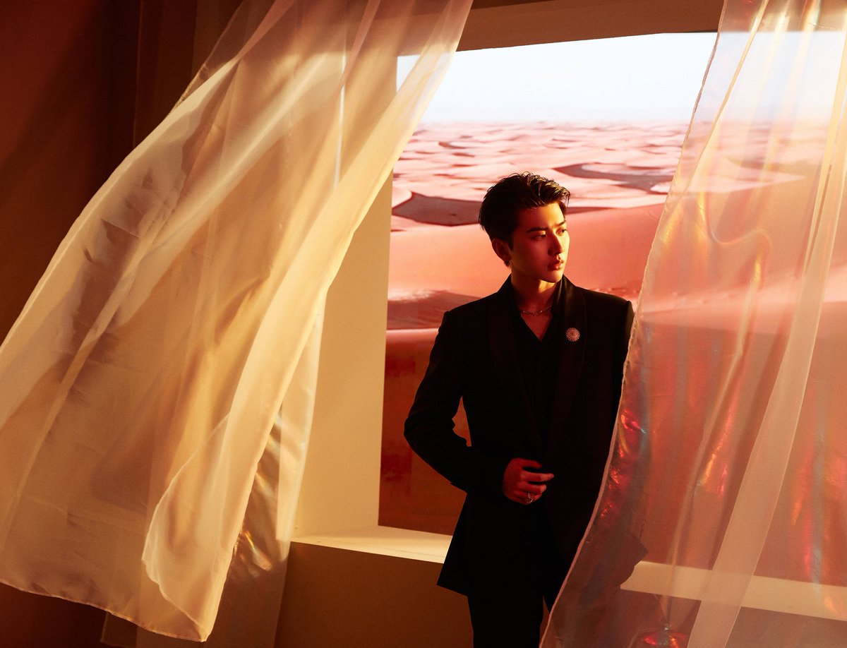 AlwaysCaiXukun's tweet image. 210325 #DeBeers X KUN

De Beers Jewellers Ambassador Cai Xukun wore Namib Wonder set in #ReflectionsOfNature high jewellery series.

#CaiXukun #蔡徐坤 #DeBeersAmbassadorKUN