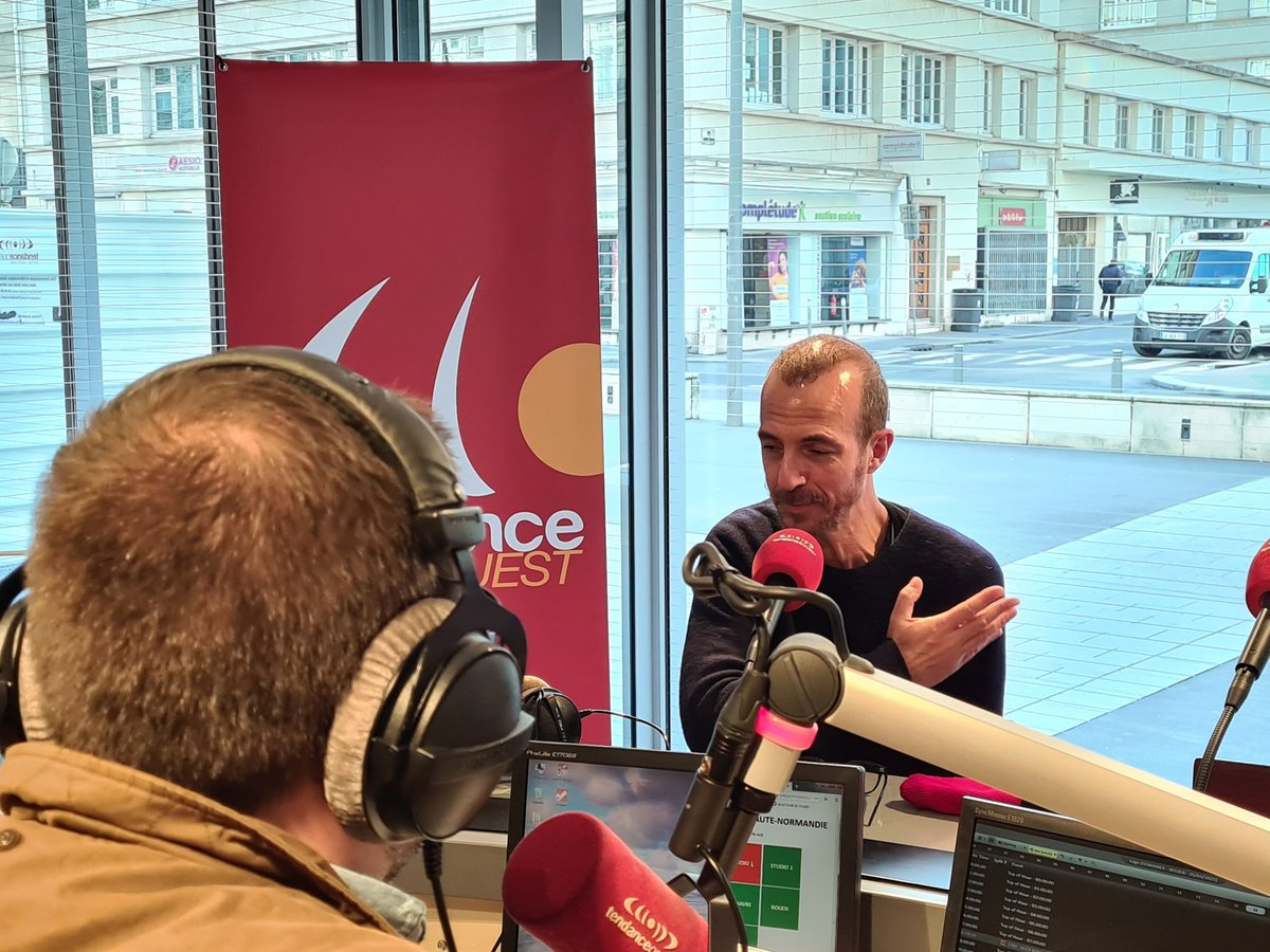 Tendanceouest76's tweet photo. C'est parti, pour la #RencontreVIP de @calogerofficiel en direct sur @tendanceouest ! https://t.co/rFNSRpMVBi