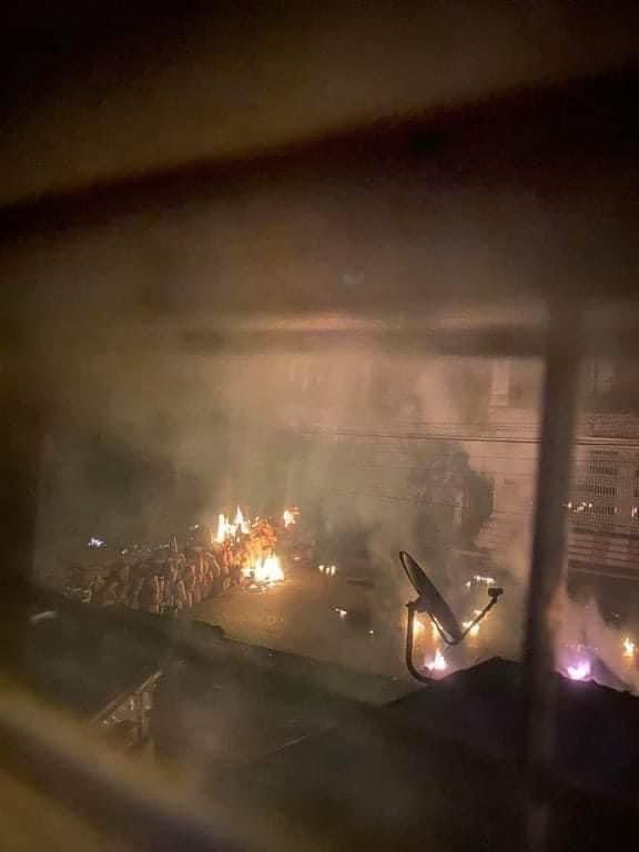 Happening Now:📍Mawlamyaing 
Night raiding has started and barricades are on fire. Gunshots of not less than 30 times has fired continuously but people are trying hard to resist. 
Our prayers are with them to be safe. 
#WhatsHappeningInMyanmar #Mar25Coup