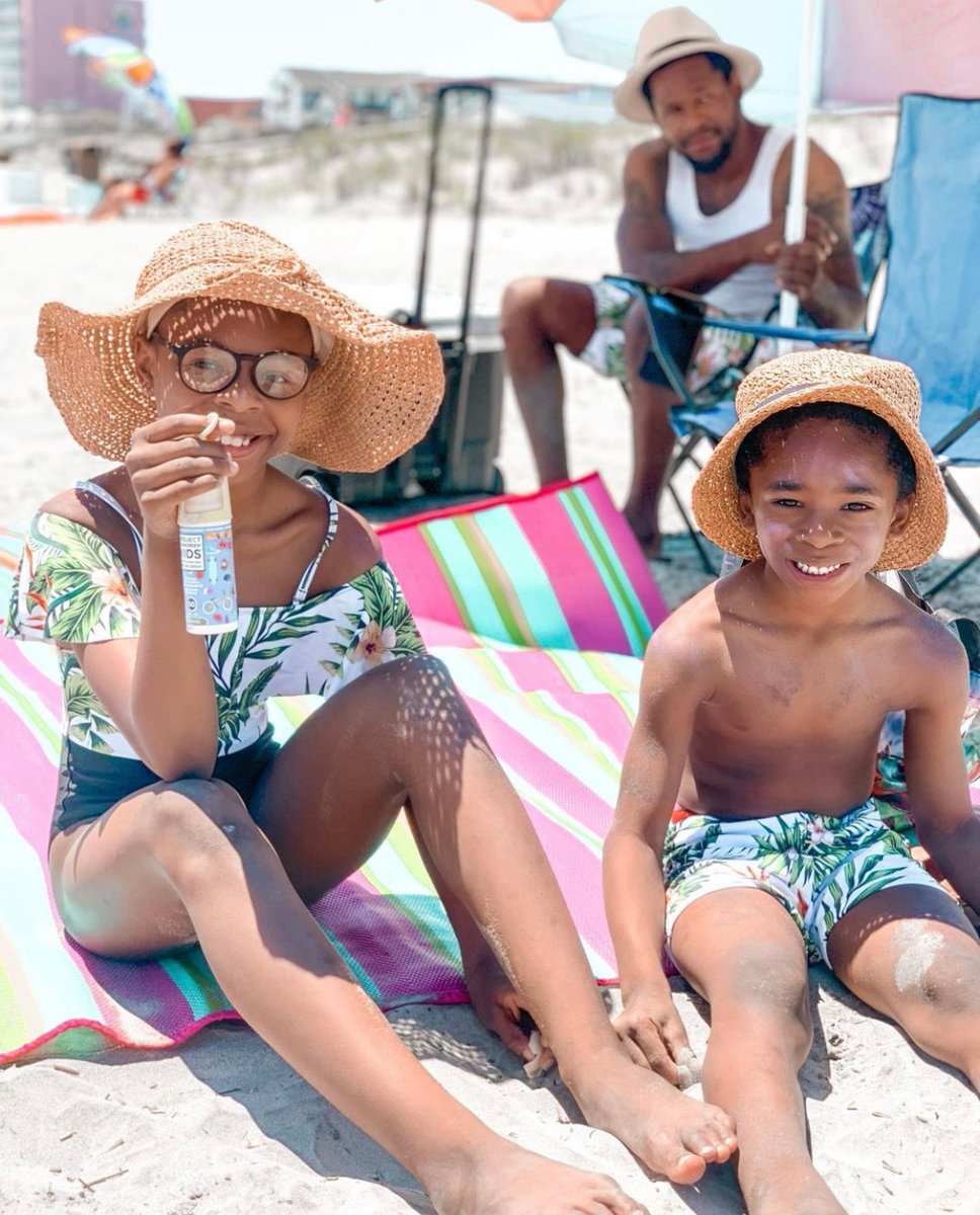MYTH: People with darker skin tones don’t need sunscreen 

FACT: Everyone is susceptible to skin cancer, regardless of skin tone.  Head to the link in our bio to learn why people with more melanin still need sunscreen. 

Photo Credit: <a href="/reyhuana/">𝐑𝐚𝐫𝐚</a>

bit.ly/3fjEqSA