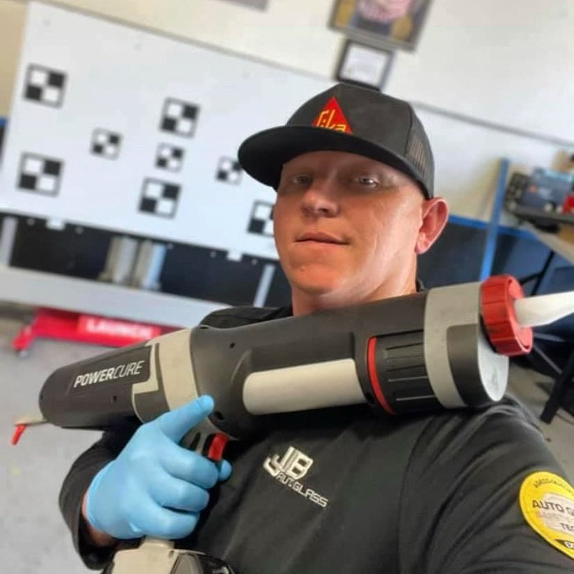 sikamike76's tweet photo. “Return-2-Service” customers benefit from OEM strength replacements. Lee Swindel of JJB Auto Glass in Atascadero, CA is using Sika PowerCure Elite adhesive. Full cure OEM strength in just 60 minutes. Message or comment for more details. https://t.co/jrxvZ3HaSC