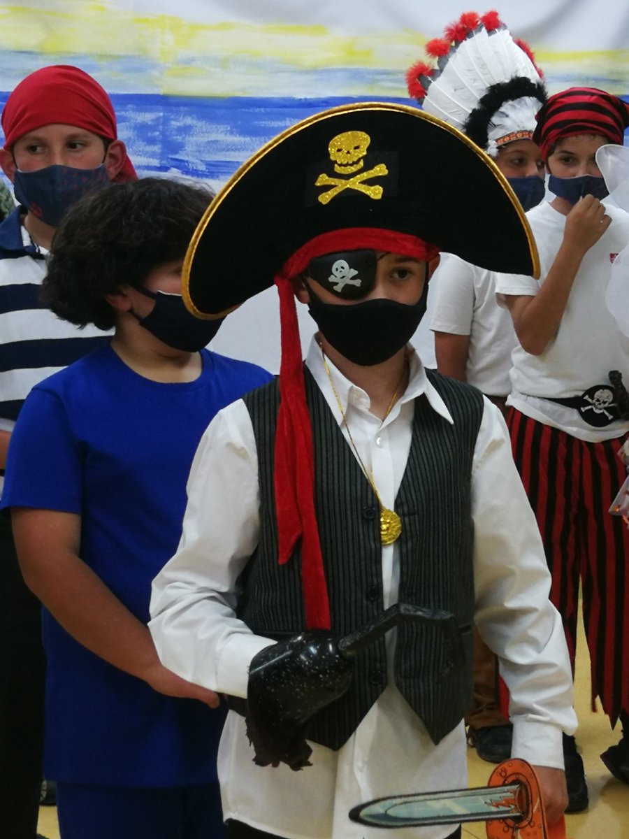 Atlantic_School's tweet photo. Acabamos este jueves en @Atlantic_School con un fuerte aplauso para nuestros alumnos de 5EP. Han representado Peter Pan y han demostrado cuánto talento tienen para el Drama. ¡Enhorabuena a todos y a Mr. Javier! 👏🎭 #AtlanticWeek https://t.co/PFxawYiKzh
