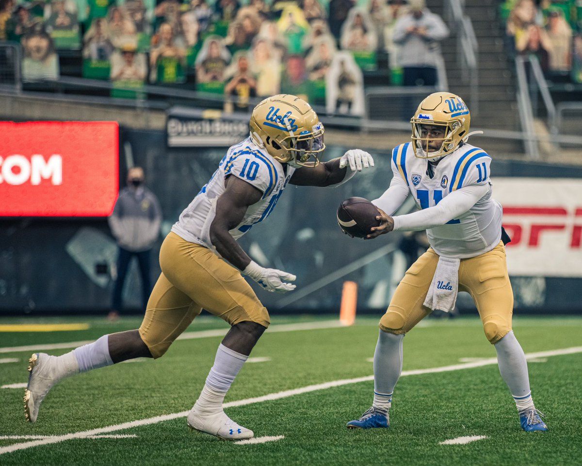 ChaseQB11's tweet photo. PSA: @demetricfelton7 @NFL
🐻 Blessed to start at QB for his highest graded game(s) as a Bruin
💙 His versatility is connective tissue that makes offense explosive & QB more productive
💛 Acceleration & play-making comp is Alvin Kamara
#TruthisintheTape #GoBruins🐻💙💛💰 https://t.co/uiy1YrrMoo
