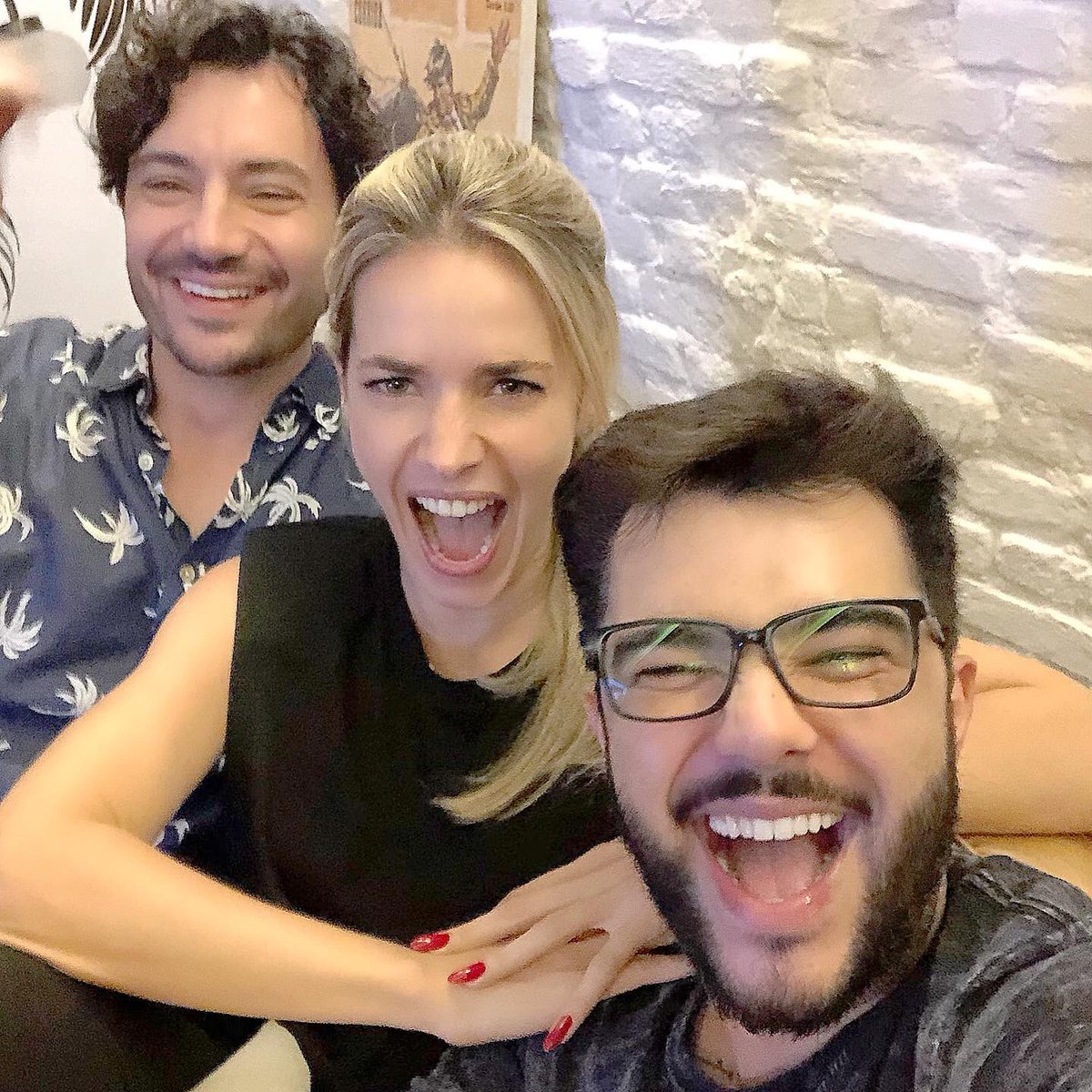 RodrigoFrampton's tweet photo. #tbt❤️ dos meus amigos amados!! Saudade de um abraço.. apertado, de um bj estalado na bochecha.. de ficar bem pertinho de quem eu amo. 😷 Fiquem em casa, se cuidem!! 🙏🏼 https://t.co/QxS4E46RSR