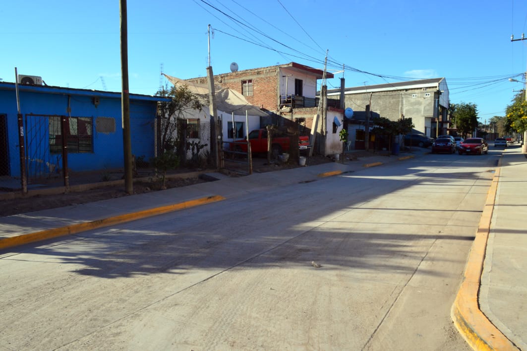 SinaloaSop's tweet photo. Aguaruto suma una calle más  pavimentada con el Programa de Pavimentación de @sinaloagobmx. La calle Atlántida luce espectacular. 
https://t.co/phFs7WEJWe https://t.co/TDKORpRNBH