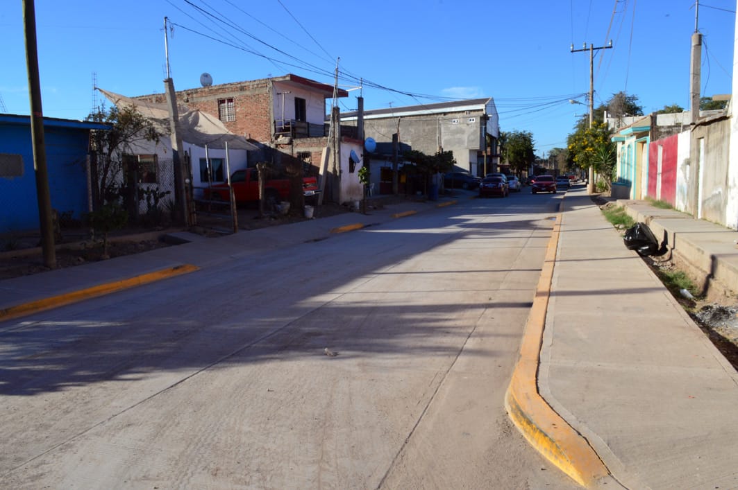 SinaloaSop's tweet photo. Aguaruto suma una calle más  pavimentada con el Programa de Pavimentación de @sinaloagobmx. La calle Atlántida luce espectacular. 
https://t.co/phFs7WEJWe https://t.co/TDKORpRNBH