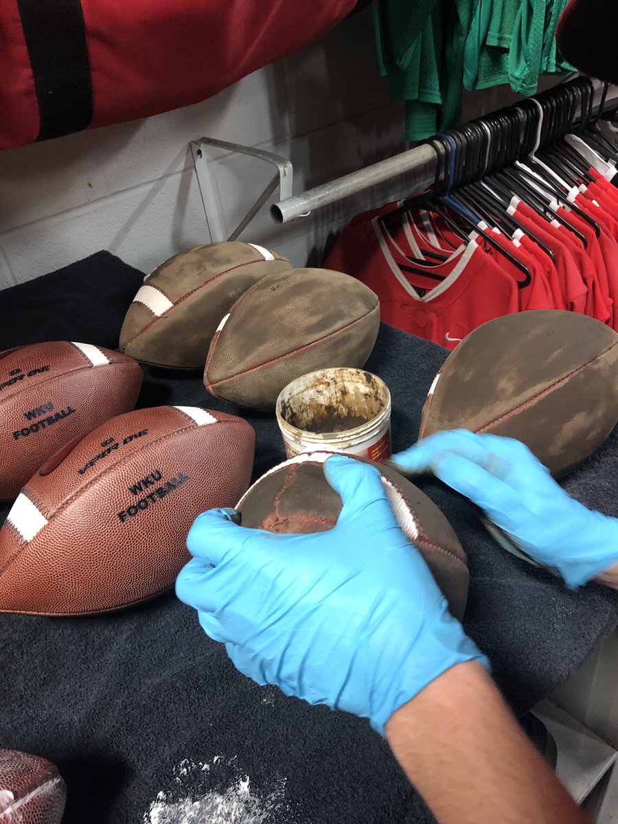 Mcclinthawk98's tweet photo. Step 2: Brush off shaving cream

Step 3: Mud balls

(I’ve found it better to mud before leather conditioner but it’s a personal preference) https://t.co/rpJ4VE9dT0