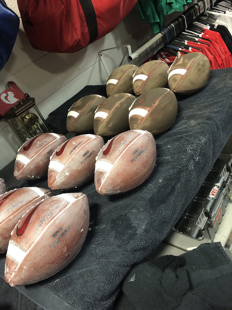 Mcclinthawk98's tweet photo. Step 2: Brush off shaving cream

Step 3: Mud balls

(I’ve found it better to mud before leather conditioner but it’s a personal preference) https://t.co/rpJ4VE9dT0