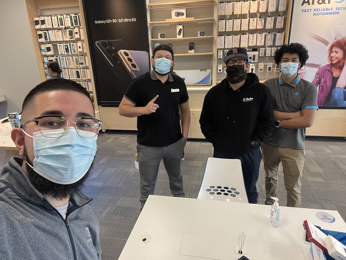 Awesome opportunity to work with <a href="/elbarbonboston/">TACOS EL BARBON</a> signing him up with AT&amp;T No Contract at Our Everett Location! He has AMAZING Authentic Mexican Delivery service in the area! #ThePowerof1 #OurNE <a href="/DViechnicki/">Dan Viechnicki</a> @ATTPortablesEVD <a href="/JakeAraghi/">Jake Araghi</a> <a href="/keroninc/">Keron Incarnato</a> <a href="/jackmoan/">Jack Moan</a> <a href="/pnixnix/">Peter Nixon</a>