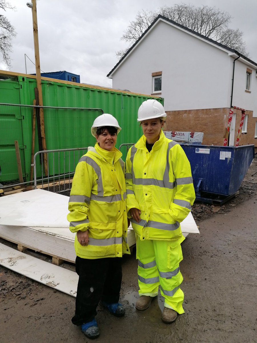 RebeccaTQ75's tweet photo. Great to catch up with Naomi and Liz, our Carpenters on our BT Passhive Site at Penyrheol working with #Unitedwelsh #celtichorizons #Kingfisher. It may have been raining but it certainly didn't dampen thier enthusiasm and passion getting the job done. 👏👏👍 #Womenintrades https://t.co/uWFFcIGipf