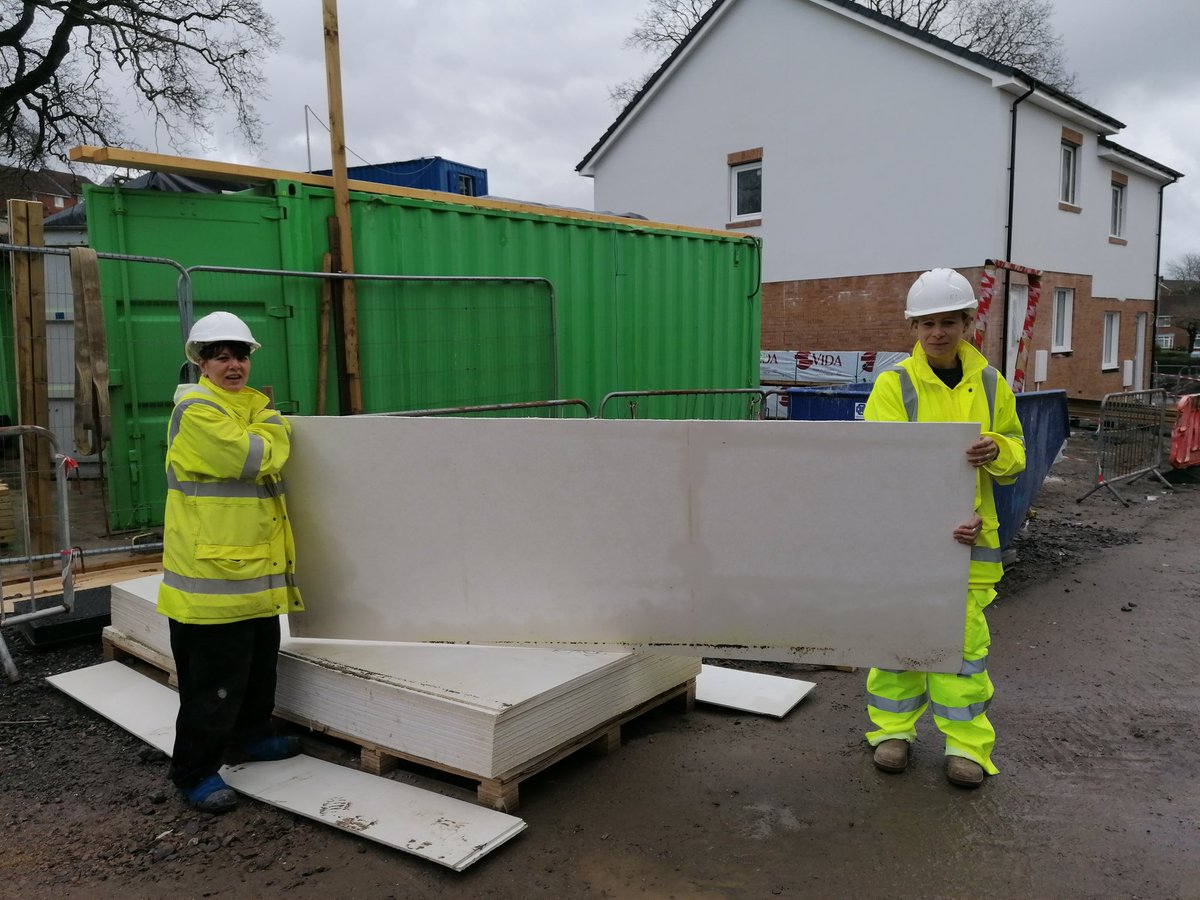 RebeccaTQ75's tweet photo. Great to catch up with Naomi and Liz, our Carpenters on our BT Passhive Site at Penyrheol working with #Unitedwelsh #celtichorizons #Kingfisher. It may have been raining but it certainly didn't dampen thier enthusiasm and passion getting the job done. 👏👏👍 #Womenintrades https://t.co/uWFFcIGipf