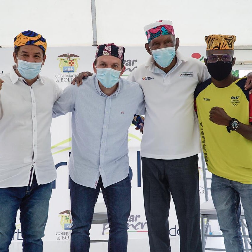 Con el ministro de deporte <a href="/LucenErnesto/">Ernesto Lucena</a> , acompañado del campeón Kid Pambele y <a href="/RYuberjen/">Yuberjen Martinez R.</a> , apoyando el boxeo nacional.