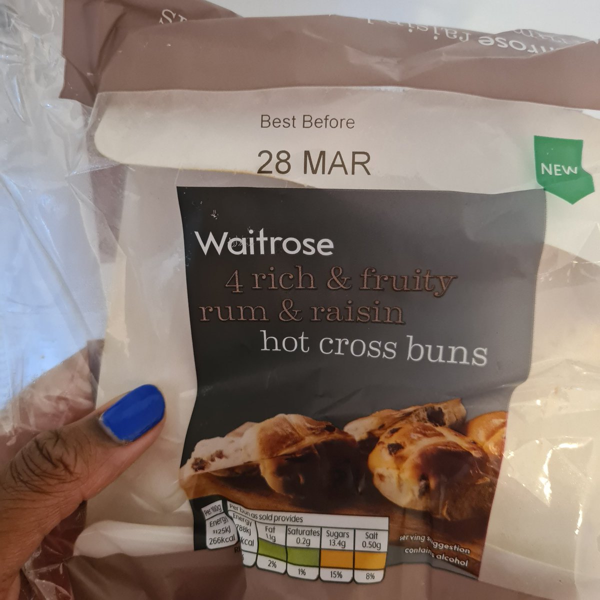 MissPaulaGreen's tweet photo. These Rum & Raisin Hot Cross Buns are DELICIOUS!!! Buy now 🔥🔥 #RumAndRaisin #Waitrose #WaitroseFood #Easter #HotCrossBuns
@waitrose https://t.co/UHYp76fanU