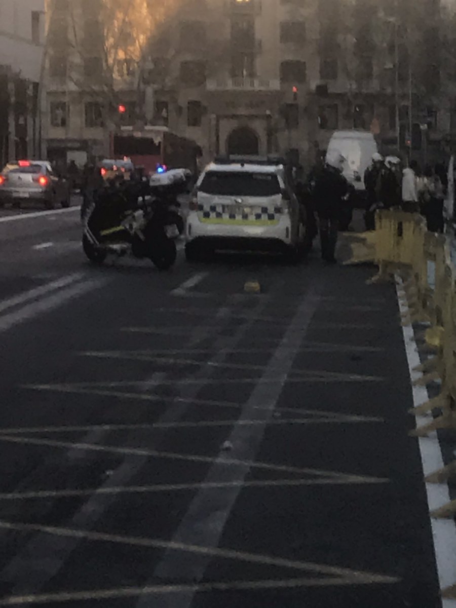 OrtegaCarles's tweet photo. @jmartigalbis @bcn_ajuntament @bcnencomu @pscbarcelona Tens raó Jordi. Molt pintar i deixen obstacles que ja han provocat accidents, són uns irresponsables i uns criminals. https://t.co/fOblrenUS6