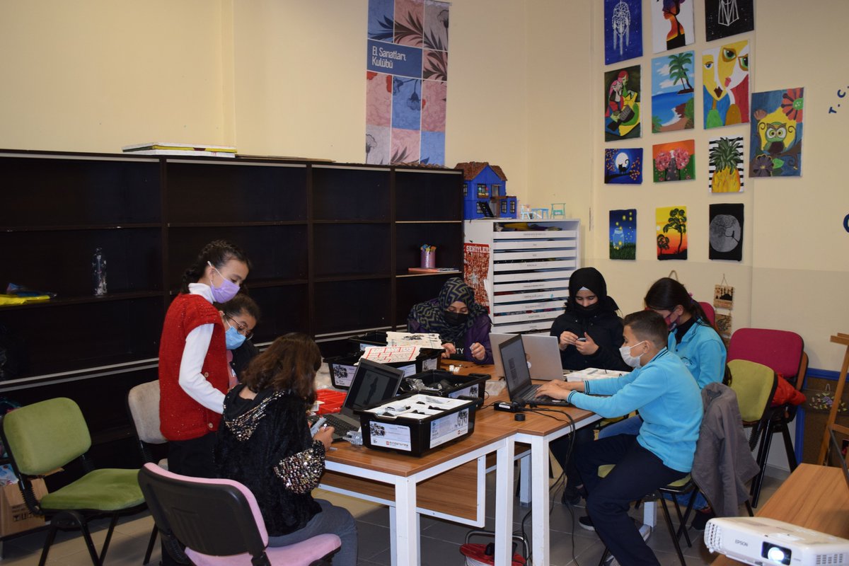 GSB_NizipGM's tweet photo. Nexus Projesi' kapsamında Merkezimizde yürütülen Robotik Kodlama, eğitimiz'de lise ve orta okul takımlarımız aralıksız çalışmaya devam ediyor.
#Nexsus
#Robotim
#Legostro https://t.co/ztajTGXTOK