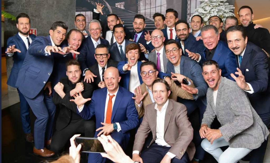 AntenaSanLuis's tweet photo. Murió tu productor… Pero que tal tus #fiestecitas, recriminan a Salinas Pliego https://t.co/zpr07qpCdM https://t.co/f2neCxT6im