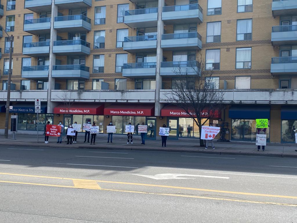 CharanishS's tweet photo. @marcomendicino @CitImmCanada @JustinTrudeau This is what happening outside your office. Do you care resolve our issues? We are separated frm more than a YEAR. Start working on the files stuck in #CPCMississauga #prioritizefamilysponsorship @jasrajshallan @erinotoole @CBCToronto https://t.co/fpeXTgTKFR